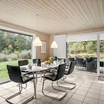Hébergement de vacances Dix - 900m From The Sea By Interhome *