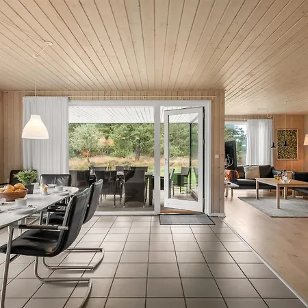 Dix - 900m From The Sea By Interhome Nyaraló